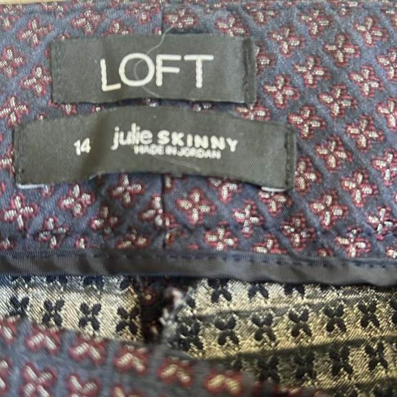 Ann Taylor loft Julie skinny capri 14 NWOT
Stretch blur red pattern - Picture 3 of 7